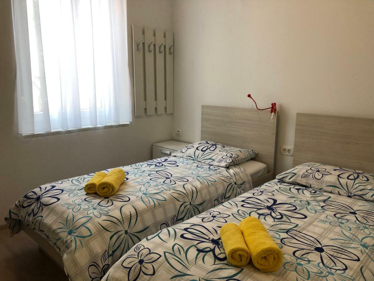 איזולה Apartments & Rooms Nardin מראה חיצוני תמונה